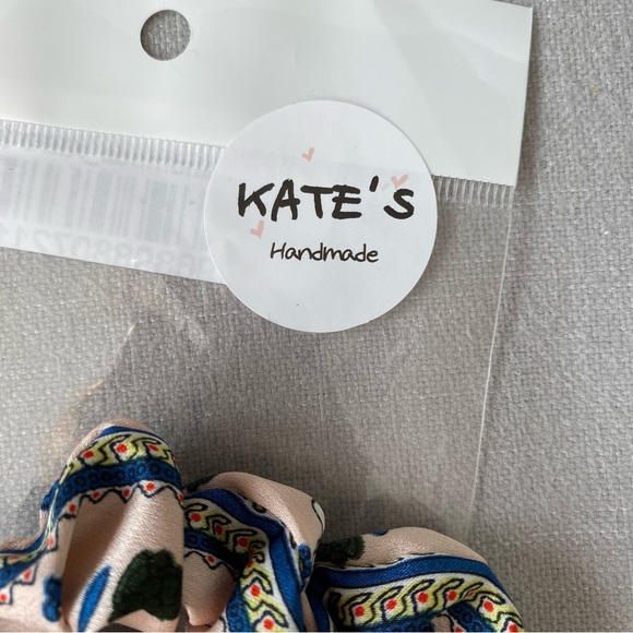 Kate’s handmade scrunchie - Picture 2 of 3